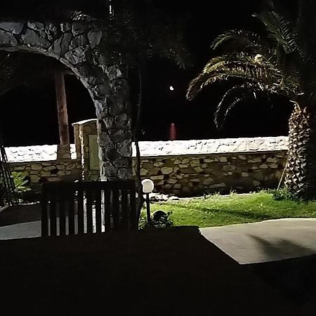 Το Πετρινο Agia Marina Mikrolimanou Exterior foto