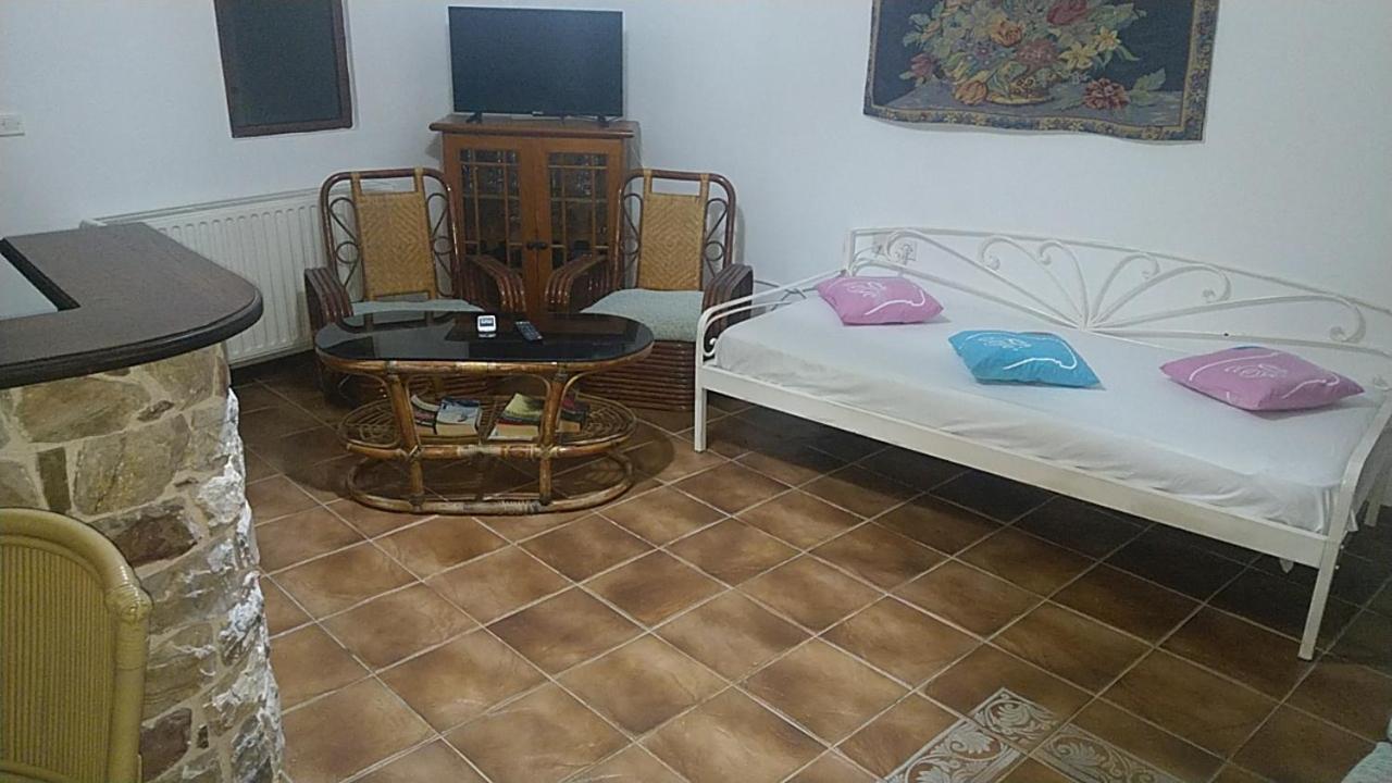 Το Πετρινο Agia Marina Mikrolimanou Exterior foto